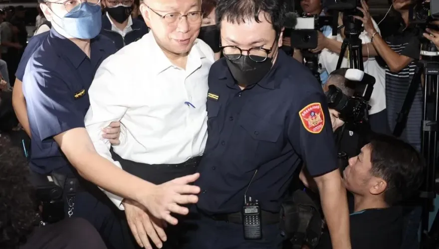 柯文哲拒夜間偵訊遭當庭逮捕！民眾黨：將向法院依法聲請提審