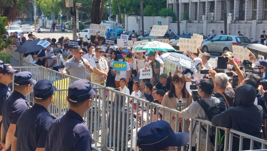 快訊/館長來了！率小草包圍北檢　質疑司法不公亂辦柯文哲：他最笨不相信收錢