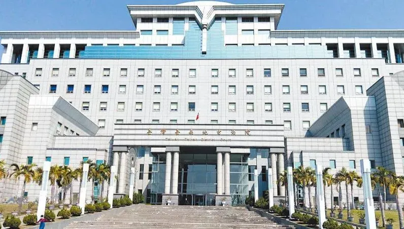 台南驚爆國小校長對實習女師伸鹹豬手！遭「終身解聘」賠錢判刑　慘變打工仔