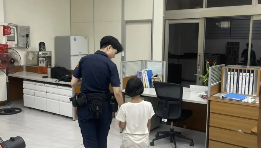 母早逝父酗酒…台中可憐7歲女童「沒飯吃」公園流浪　中市府說話了