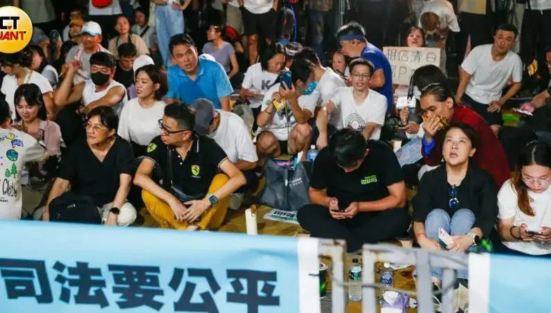 人數突破500人！小草包圍北檢高喊「司法要公正」　黃珊珊與黨公職現身靜坐