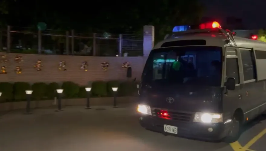 彭振聲裁定羈押禁見！上囚車被送至土城看守所畫面曝光