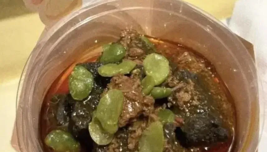 入境隨俗？上海迪士尼開賣臭豆腐　網嘲：童話世界有「味道」了