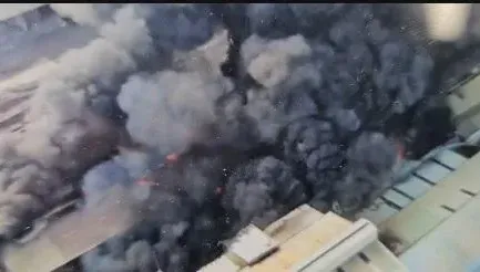 快訊/透早爆炸聲不斷！　台南工廠火警「濃煙夾雜火光上竄天際」