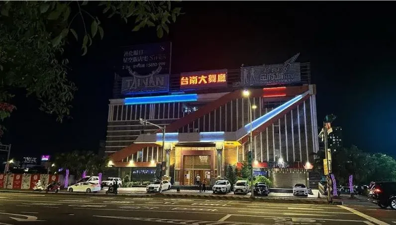 快訊／台南舞廳傳槍響！歹徒「對空鳴槍恐嚇」火速逃離　警：已鎖定槍手追緝中