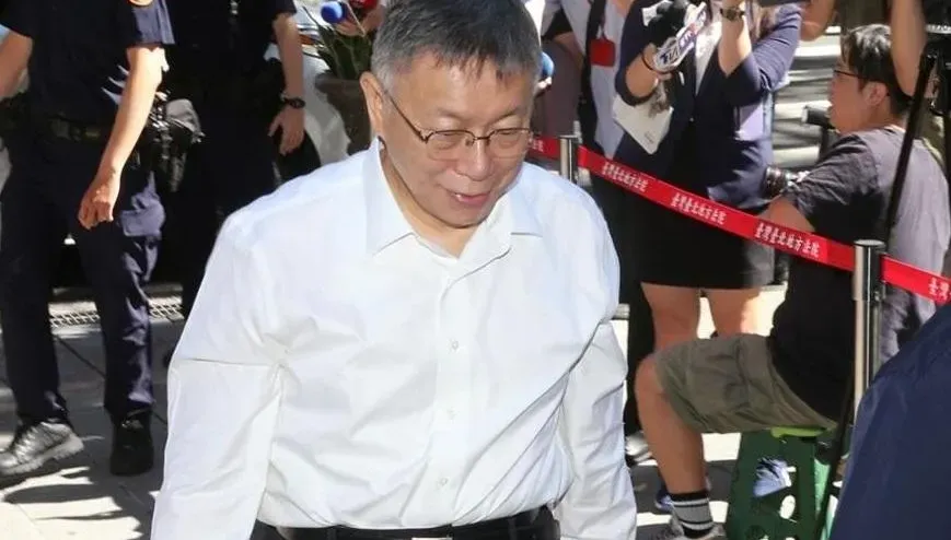 柯文哲王牌律師團再添戰力！「光頭律師」超狂背景曝　增援拚免押