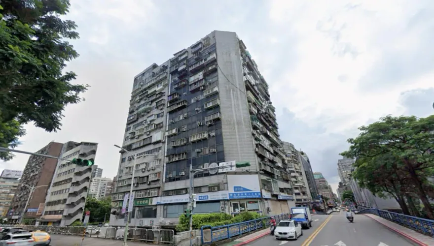 快訊/30歲女嘉義搭車上台北　猛鬼大樓旁墜樓送醫不治