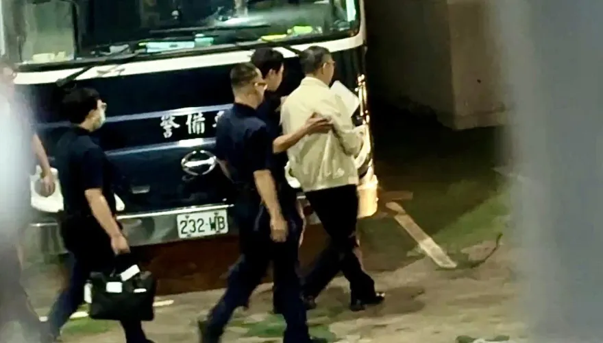 柯文哲10年前的今天登記參選台北市長！驚人巧合媒體人嘆：「十年毀一柯」