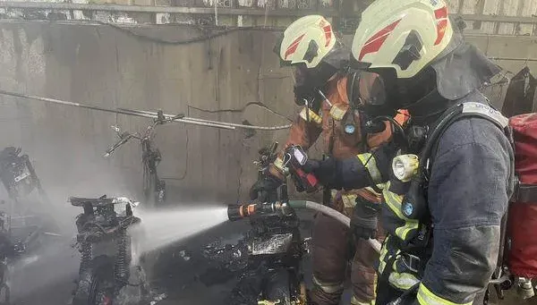 快訊/彰化油封工廠清晨火警濃煙竄！　9輛機車無助躺火場「燒到剩骨架」