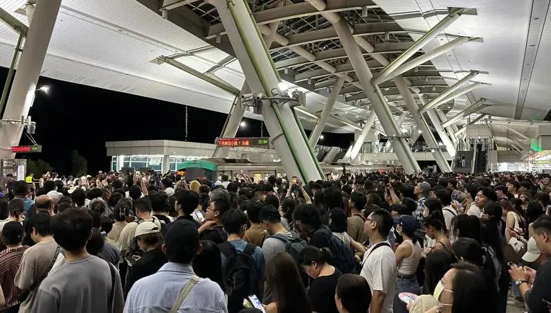 火星人、Energy、《角頭》都在高雄！　捷運站湧「恐怖人潮」畫面曝光