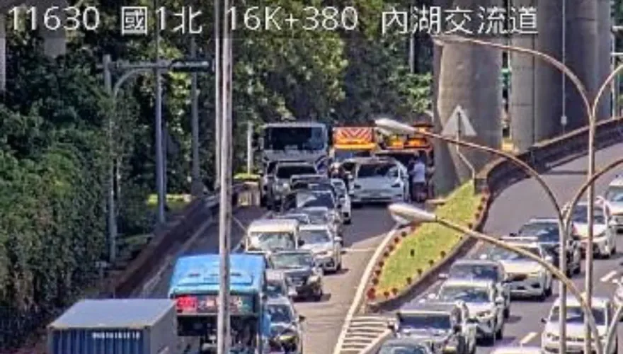 快訊/假日出遊注意！國1內湖交流道大追撞　匝道口紫爆「車速剩12」