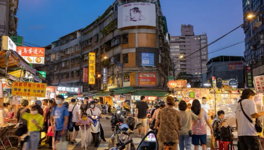 雙北「最頂夜市」是它！網讚「路寬好逛又好吃」　在地人疑惑：我無感