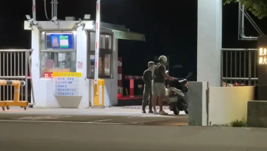 快訊/救到了！飛行員謝沛勳上尉意識清楚獲救　搭海巡艦艇送新竹空軍醫院