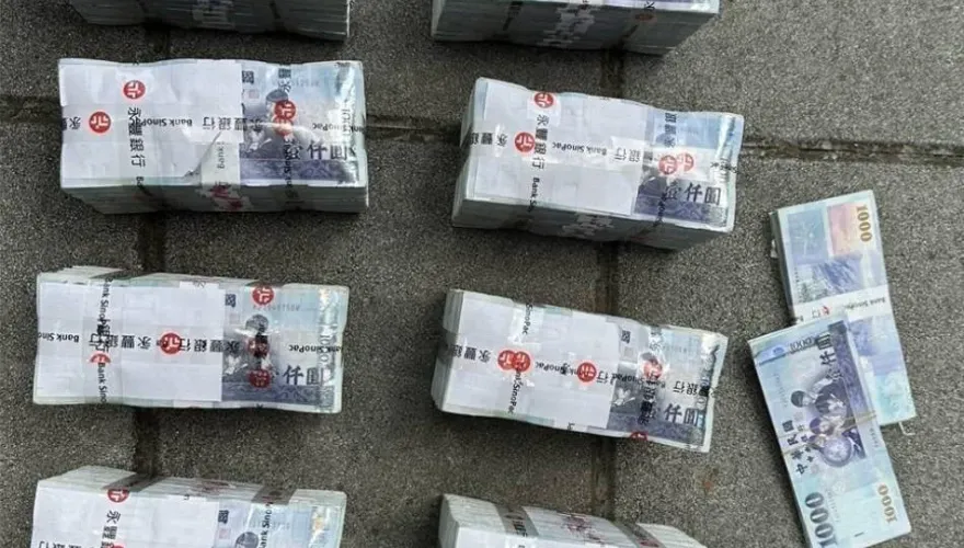 影/「鷹眼」保住812萬！大安警路過公園發現「這3人怪怪的」　一查逮2車手