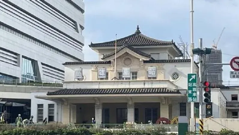 怪男出沒！高雄車站尾隨乘客還「隨機搶手機」　警人臉辨識追緝中