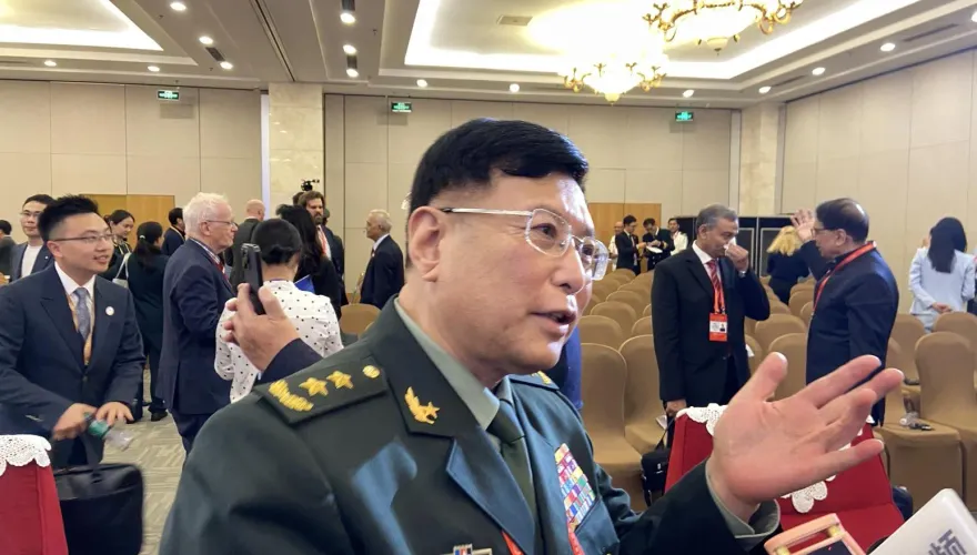 陸將領警美：不要在台灣問題上有任何幻想　轉身贈字前美國防官員「和為貴」