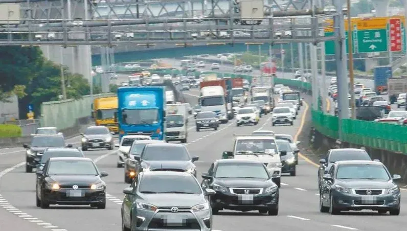 中秋天候不穩有雨！國5周末恐有車輛回堵　高公局：注意行車距離