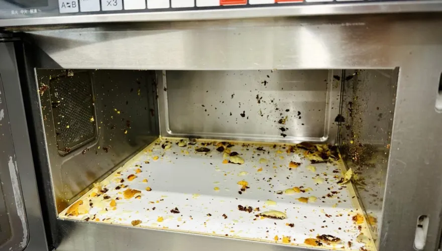 超商驚見蛋黃酥「爆炸」！網友笑：中秋節過成萬聖節　內行教防爆小技巧