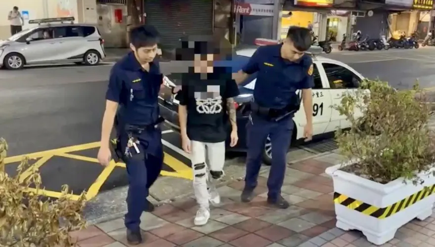 快訊/原因曝光！新北3高中生校門口遭西瓜刀砍傷　涉案6嫌到案