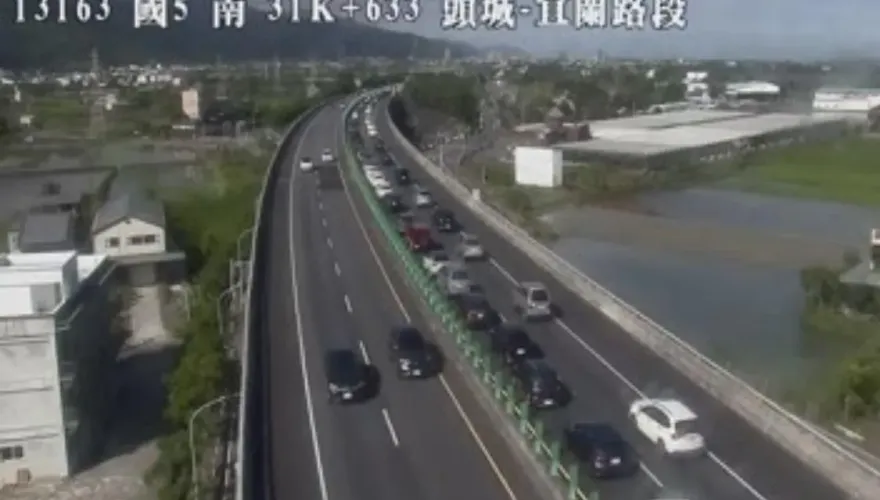 快訊/嚴重紫爆！國5北向宜蘭-頭城時速10多公里　恐一路塞到晚上