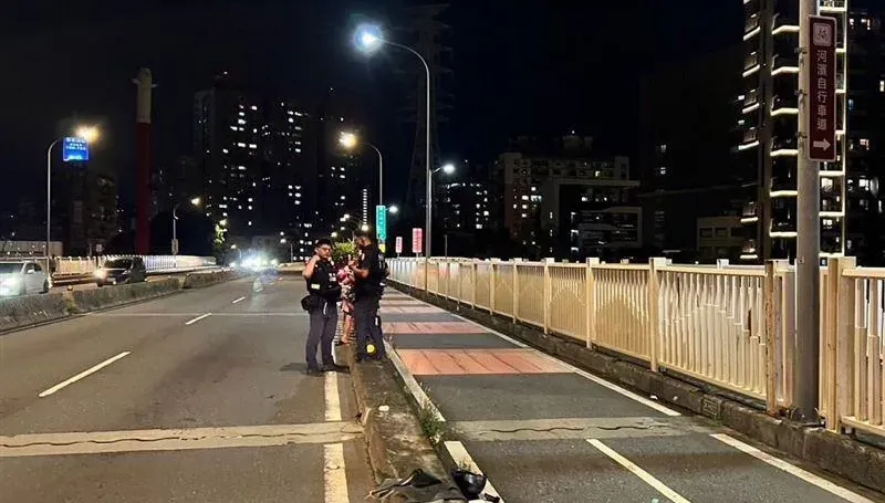 快訊/華中橋50歲男「騎電動車撞水泥護欄」　倒地頭部重創送醫不治