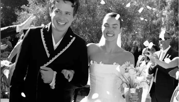 天王歌手結婚！CP查理甜摟青梅竹馬曬婚禮照　深情告白：我成為世上最幸福的人