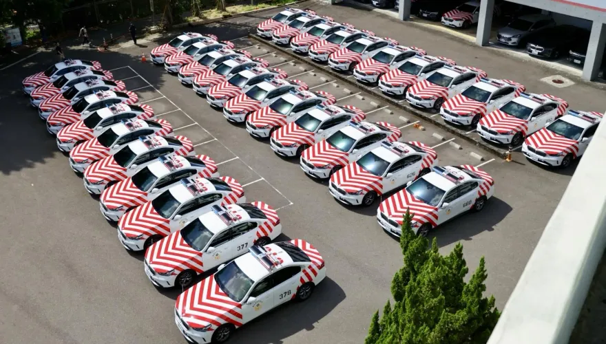 國道警察隊紅斑馬新車亮相　34輛強化結構BMW520i今交車驗收
