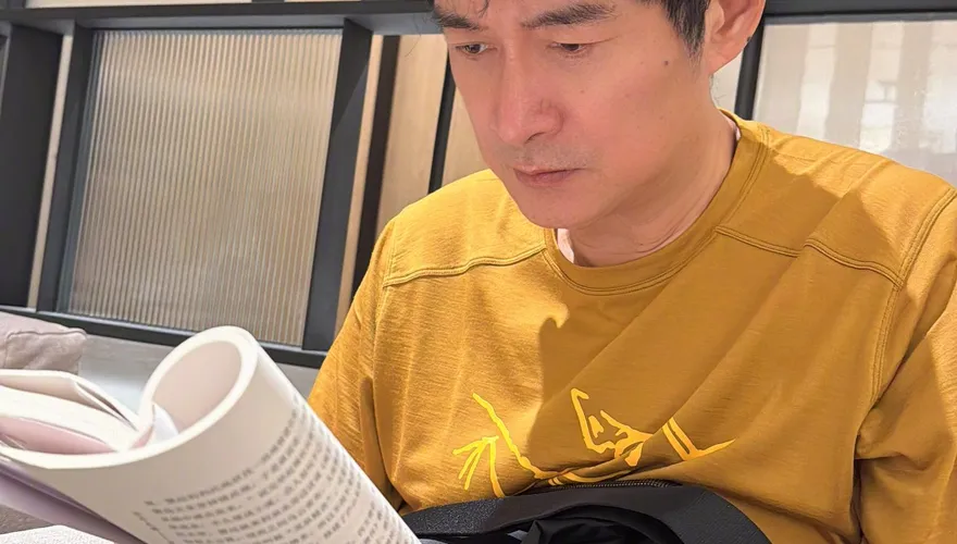 瘋傳終身禁回台！黃安無預警宣布出家　62歲老態曝光