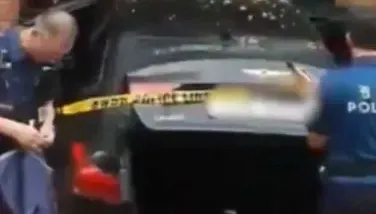 7旬翁開車失控高速衝撞韓漢堡店！大門玻璃全碎　釀1死5傷