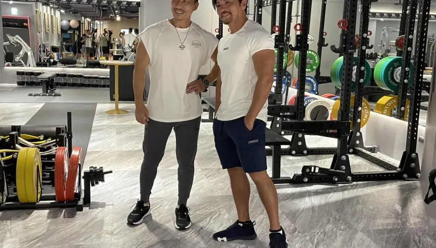壯男在成吉思汗遭「百斤槓鈴壓喉50秒」！夢多力挺館長：關他什麼事？