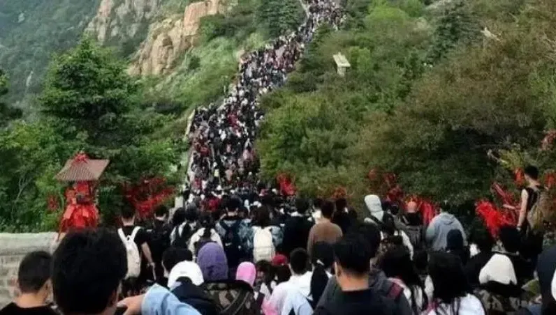 陸女大生「陪爬泰山」每次2千　驚吐超賺內幕：訂單接到手軟