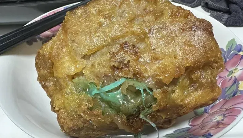 開心買這款爆紅炸雞「翻面驚見綠塑膠片」！　好市多回應了