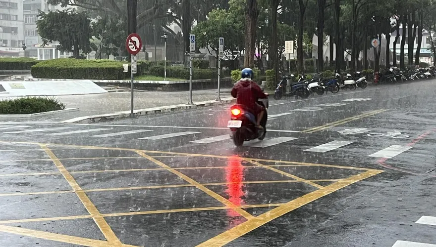 9縣市高溫特報！午後變天炸大雷雨　大臺北地區警戒