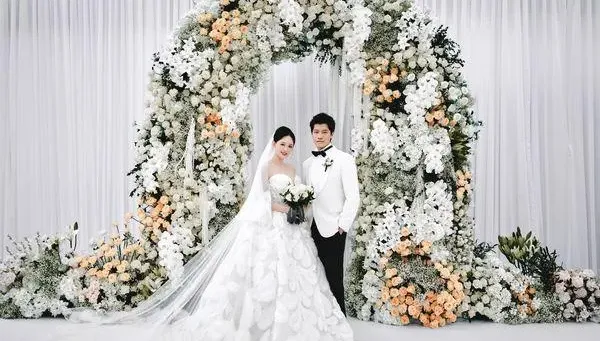 甜蜜辦世紀婚禮！45歲陳喬恩遭酸「老母雞生不出蛋」　霸氣反問1事回擊