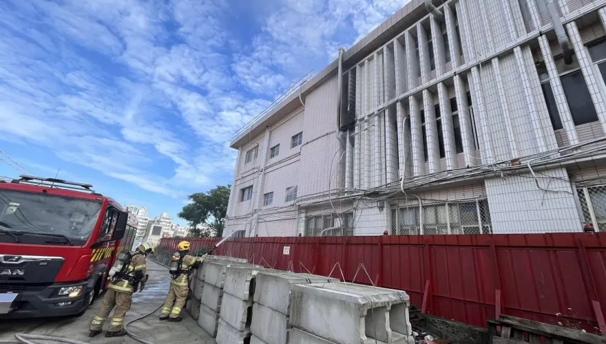 快訊/台南大學榮譽校區光電實驗室驚傳火警！警消17分鐘撲滅　幸無人傷亡