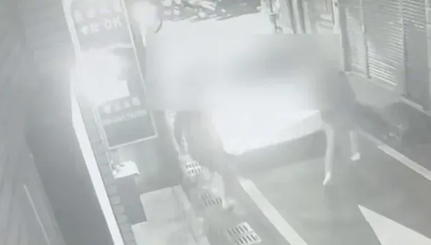 快訊/忿前妻結新歡！基隆醋男衝卡拉OK店射殺情敵20槍3傷　畫面曝