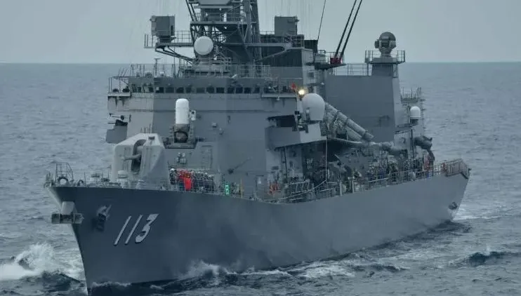 反制陸機侵領空！日相岸田派自衛隊護衛艦　首次穿越台海