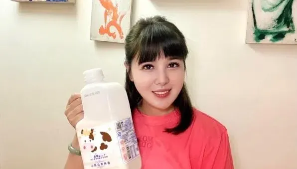 中央推「班班喝鮮奶」保鮮配送卻出問題　藍女議員開罵了