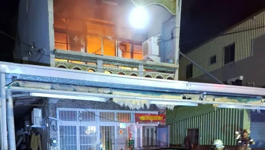 快訊/台南民宅嚴重火警！西港區透天厝2樓佛堂遭祝融　屋主一度受困