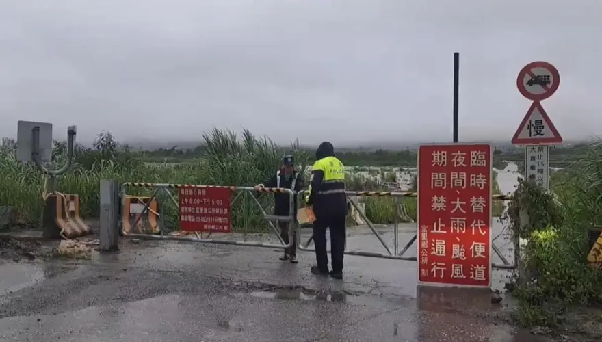 快訊/花蓮台9線「崙天大橋便道」大水滿溢無法通行　緊急封鎖