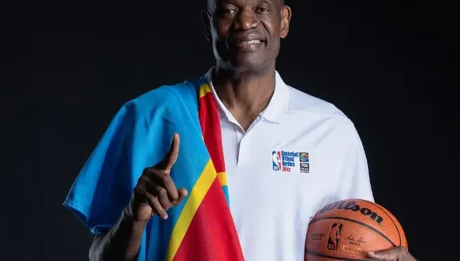 NBA名人堂球星穆湯波癌逝享年58歲！在家人陪伴下離開　招牌搖手指成追憶