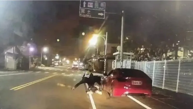 又見毒嫌衝撞警員！嘉義男攜「喪屍菸彈」拒檢　勇警圍捕遭撞送醫