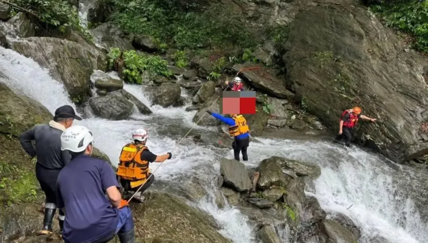 山陀兒颱風來襲溪水暴漲　花蓮瓦拉米步道3人受困…警消即刻救援