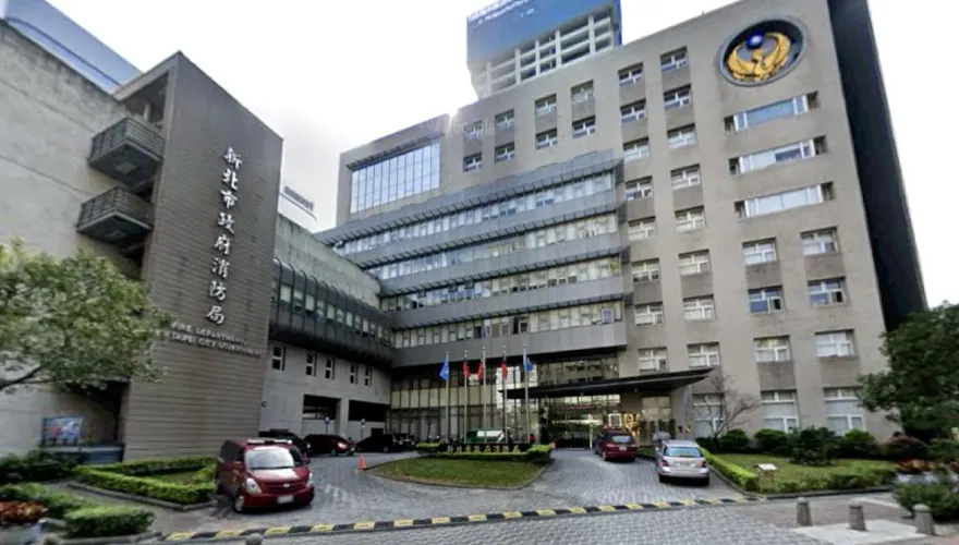 超扯！新北翁家中無呼吸心跳送醫不治　消防員執勤竟「醉躺」病患家中沙發