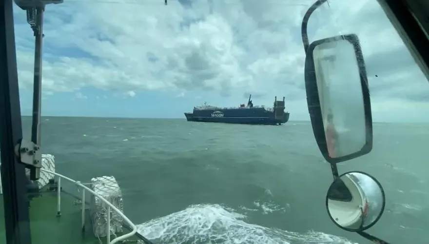 山陀兒颱風來襲　30餘艘大陸貨輪擅闖金門避風浪！海巡艦艇出動要求移泊