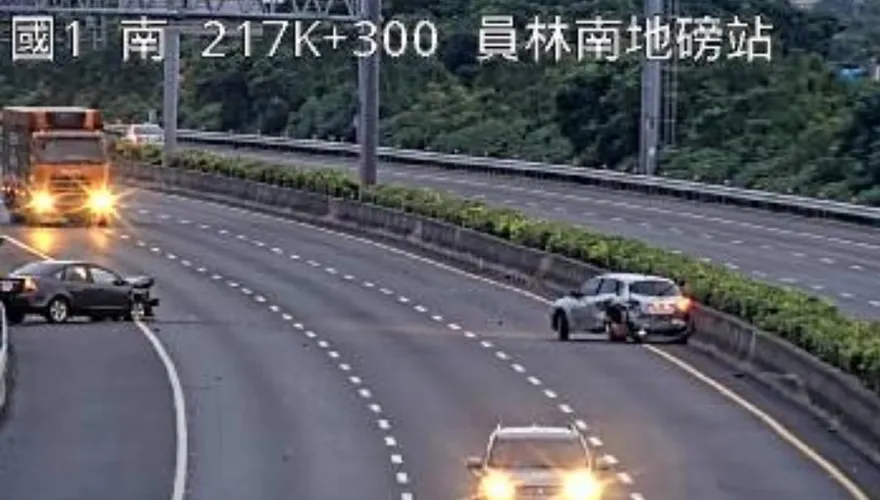 快訊/颱風天小心！國1南員林2車相撞分甩路兩側　國1北鼎金3車追撞