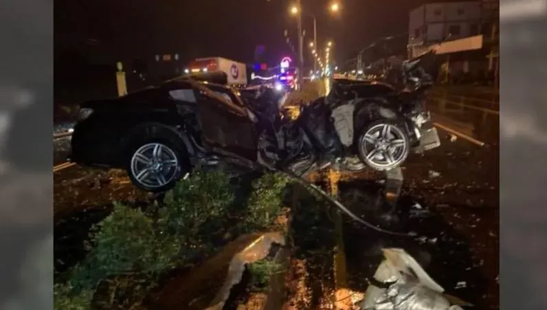 颱風天屏東驚悚車禍！BMW遭撞失控衝分隔島「斷兩截」　18歲男重傷命危