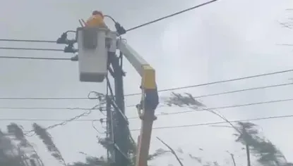 快訊/山陀兒挾強風豪雨狂撒野！屏東大停電高達6754戶　台電人員緊急搶修