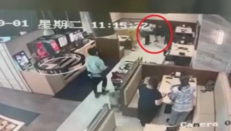 台中Lalaport燒肉店員工遇女客「揮拳扯髮+重摔」　她驗傷怒提告