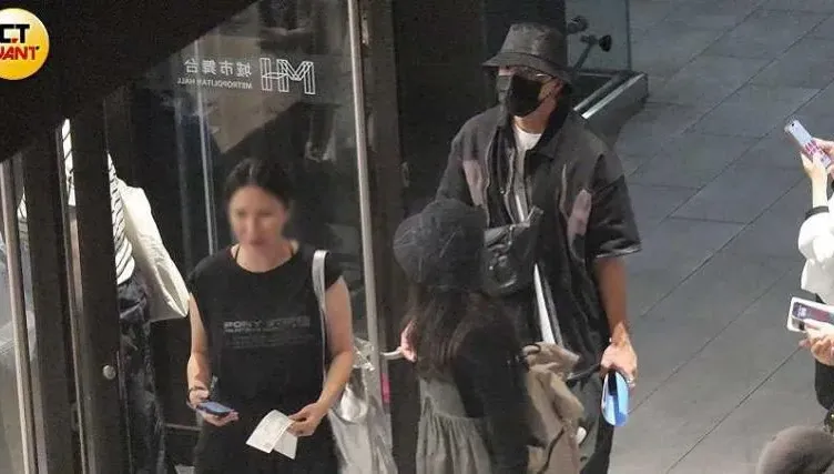 柯佳嬿甜曬婚戒！　合體坤達「約會做1事」全被拍
